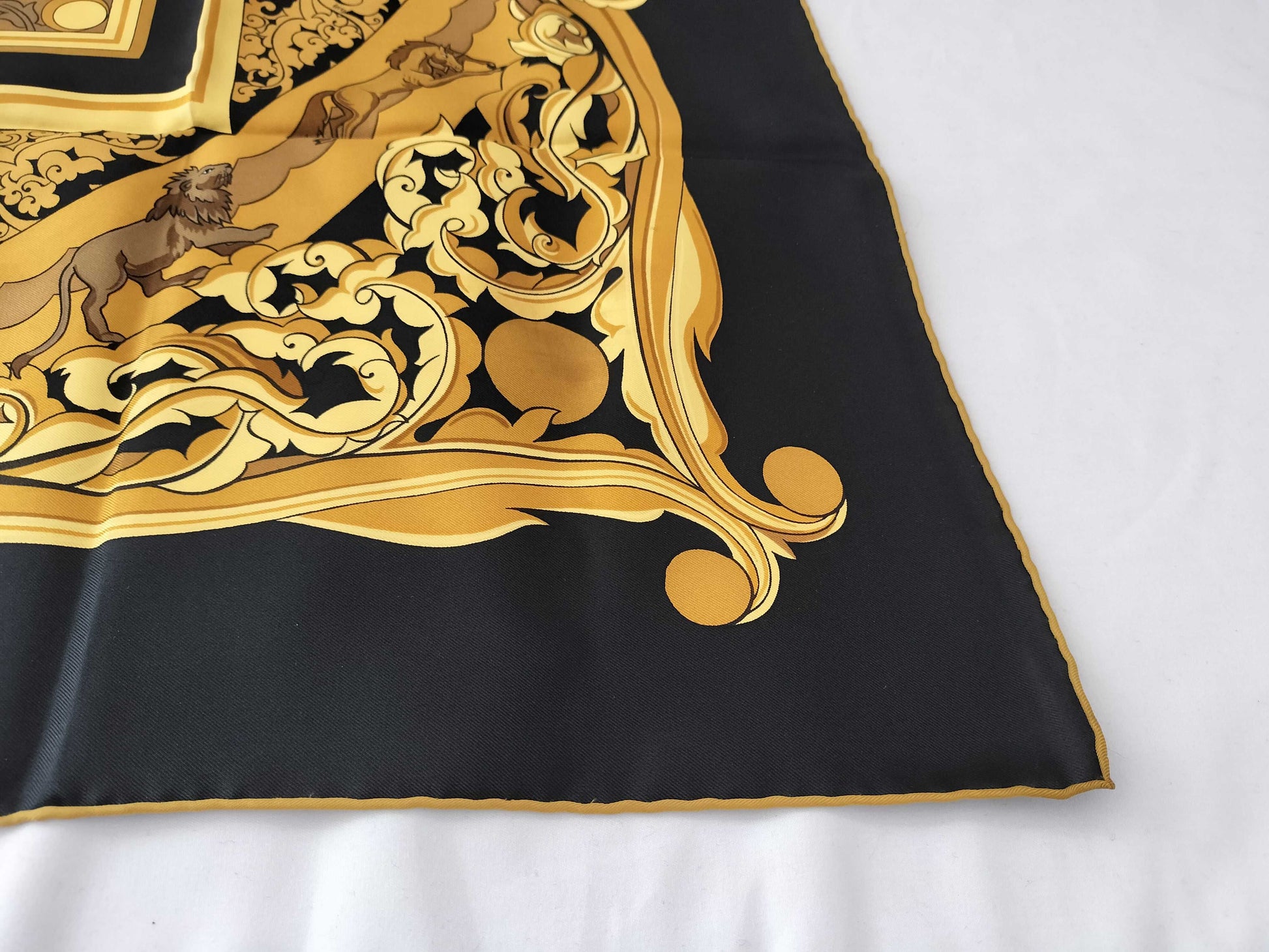 HERMES Carré ANIMAUX SOLAIRES Sun Animals Scarf 