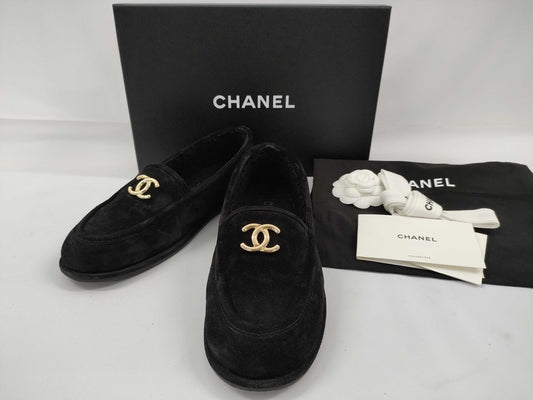 CHANEL G45886 Suede Loafers