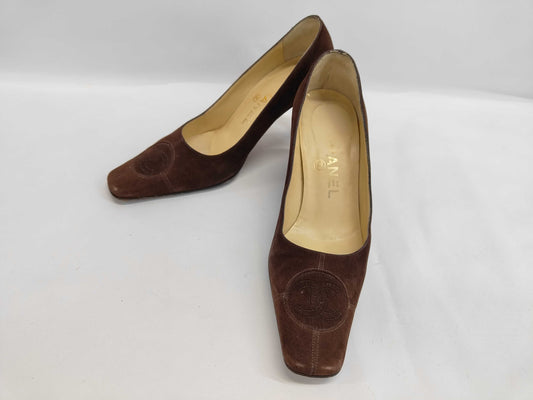 CHANEL Suede Pumps