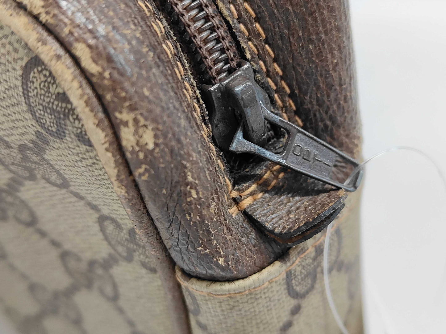 GUCCI GG Supreme Sherry Clutch Bag 