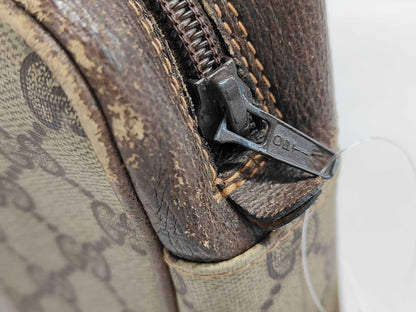 GUCCI GG Supreme Sherry Clutch Bag 